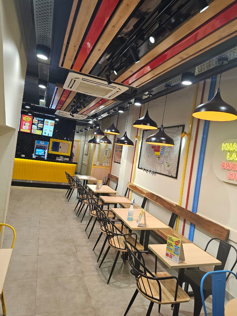Modern QSR Restaurant Interior Design