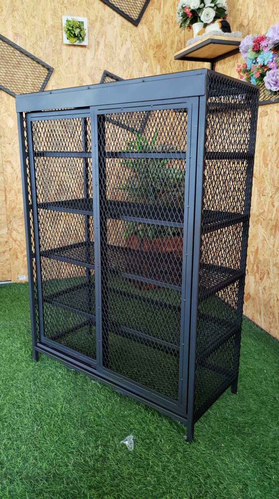 Modern Metal Plant Display Rack with Expanded Mesh Design
