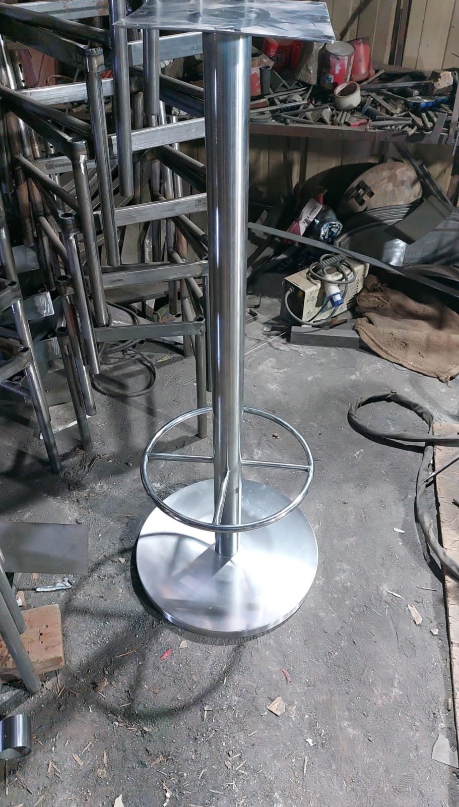 Stainless Steel Standing Table for Commercial & Modern Spaces